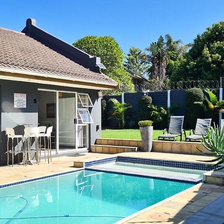 Lido Living Bed & Breakfast East London Exterior photo