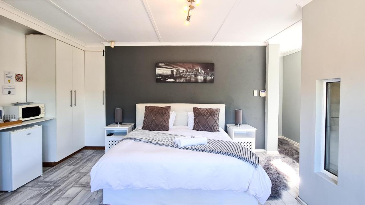 Lido Living Bed & Breakfast East London Exterior photo