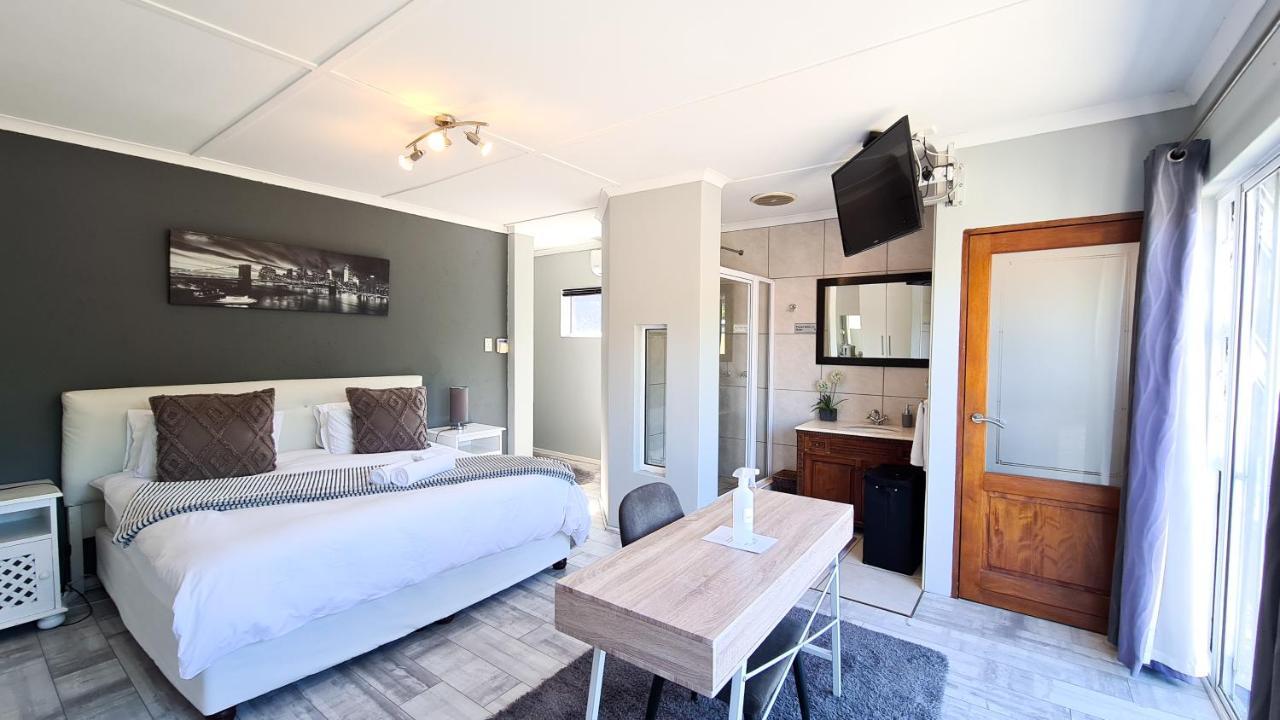Lido Living Bed & Breakfast East London Exterior photo