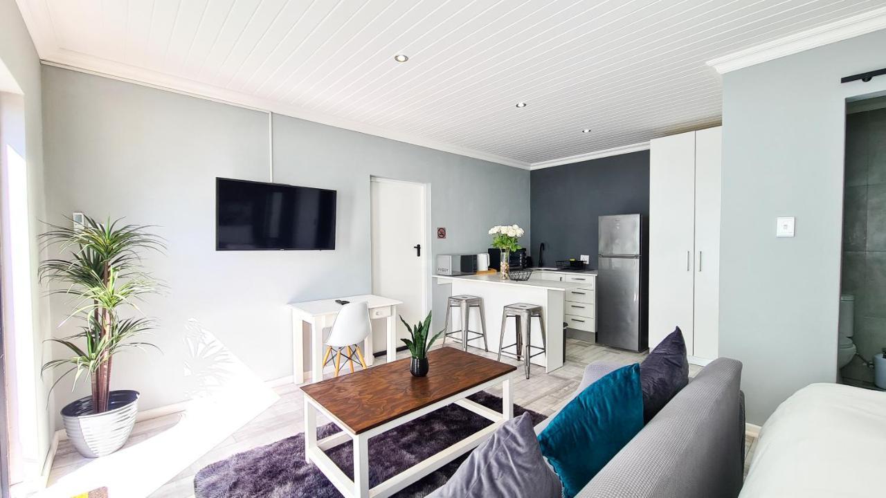 Lido Living Bed & Breakfast East London Exterior photo