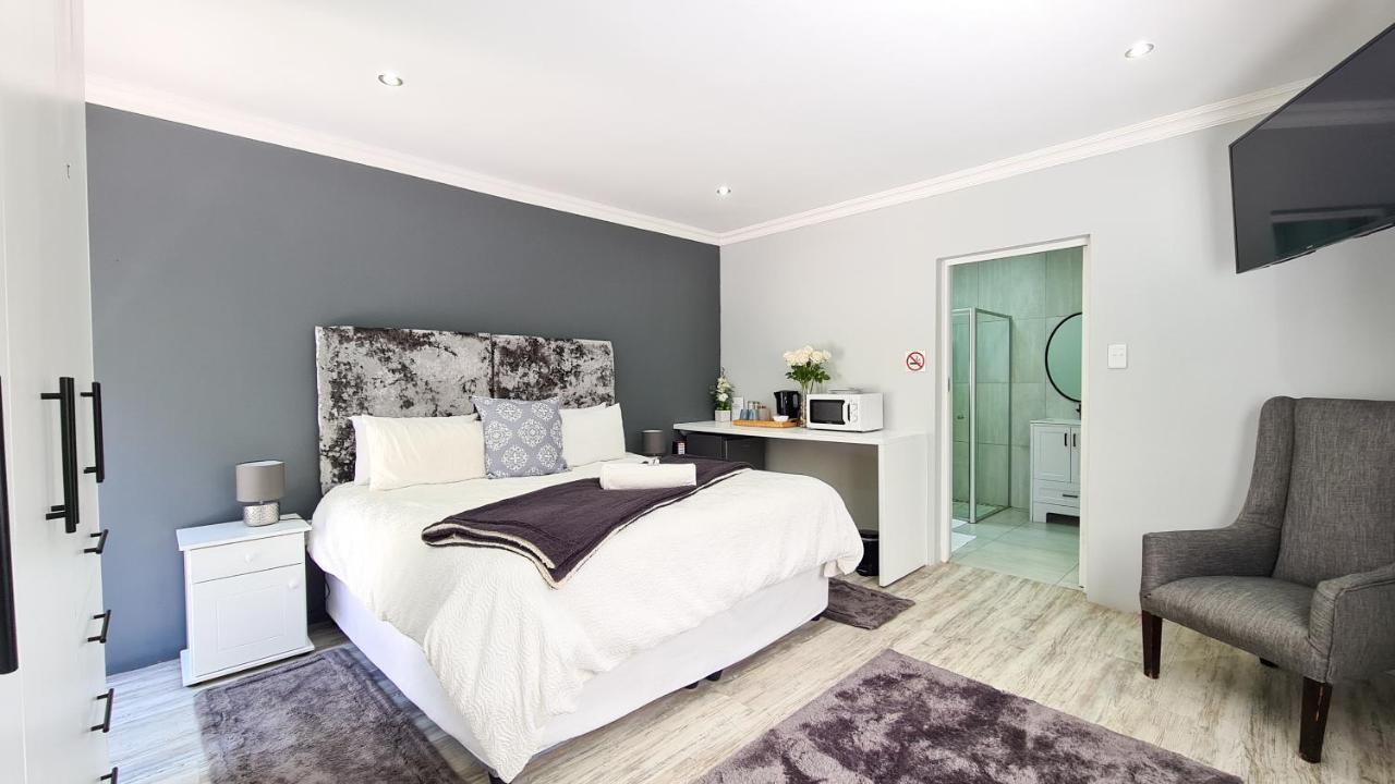 Lido Living Bed & Breakfast East London Exterior photo