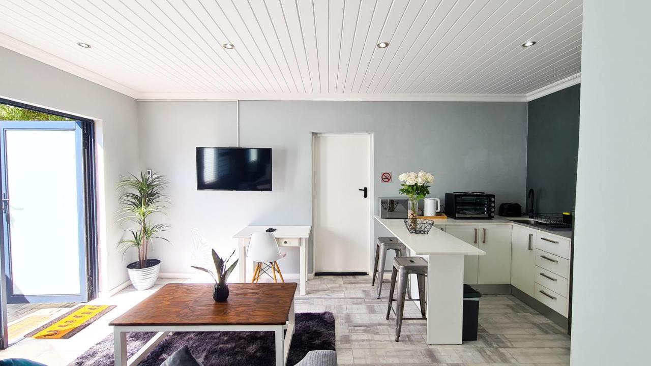 Lido Living Bed & Breakfast East London Exterior photo