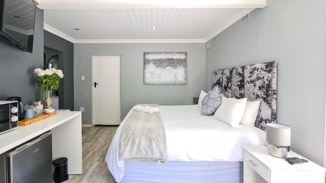 Lido Living Bed & Breakfast East London Exterior photo