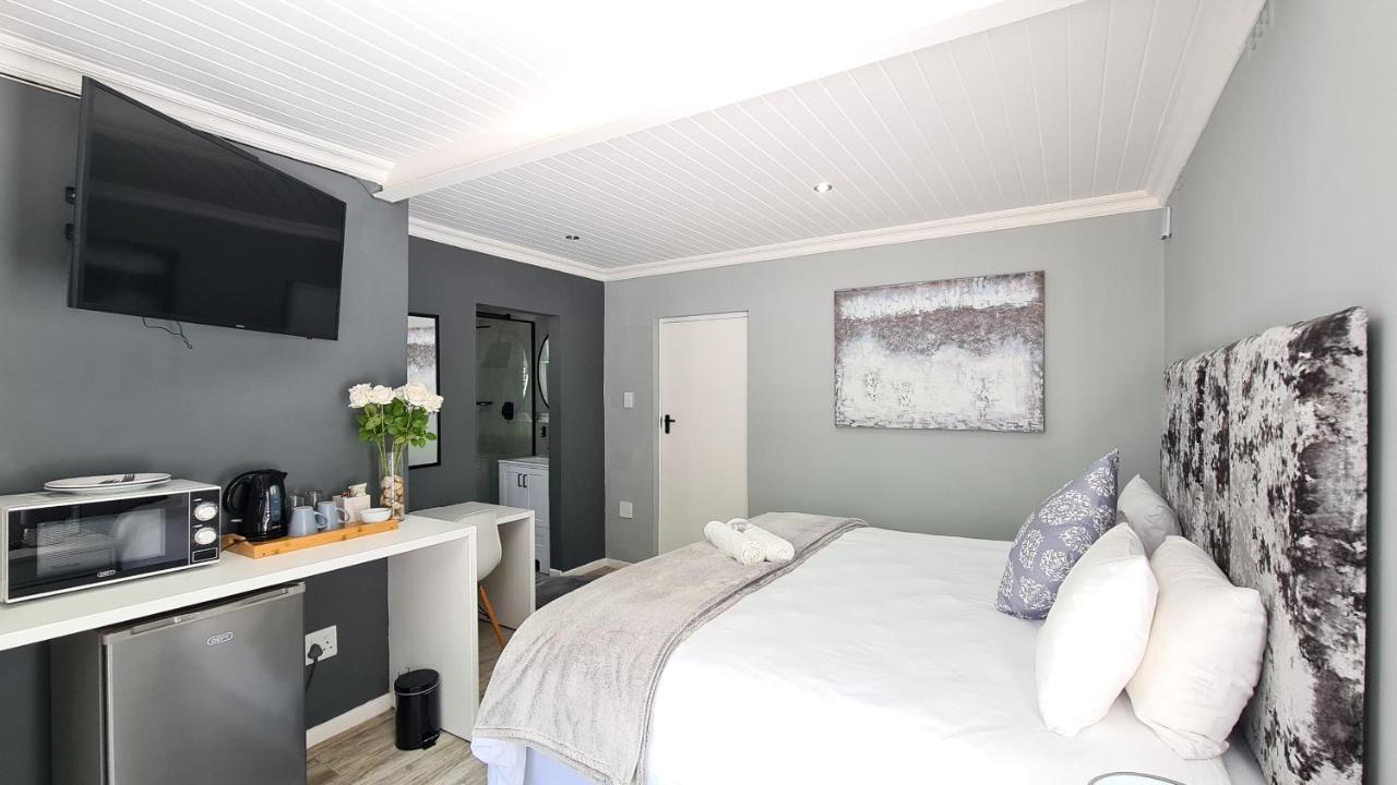 Lido Living Bed & Breakfast East London Exterior photo